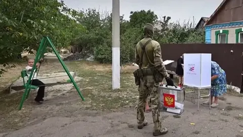 На Луганщині окупаційна "явка" сягнула 72,78%: дві дільниці зупиняли р