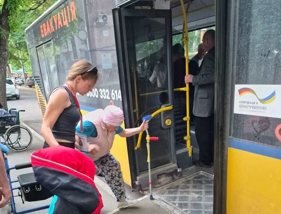 «Схід SOS» просить лучан придбати підгузки для врятованих із прифронтових територій