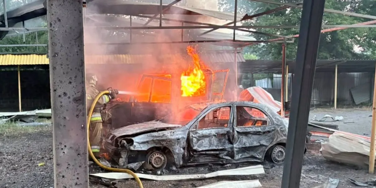 Нічний обстріл Краматорська: горіла багатоповерхівка та автівки