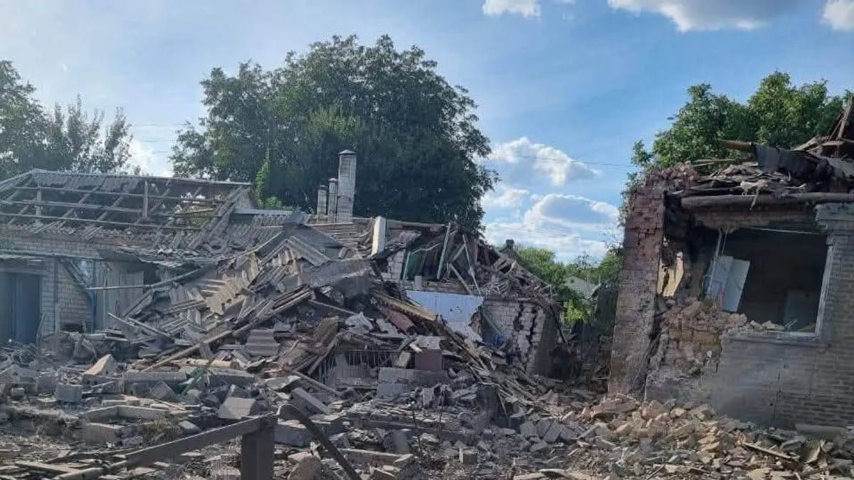 У Краматорській громаді після 18 атак: двоє поранених, десятки будинків пошкоджено
