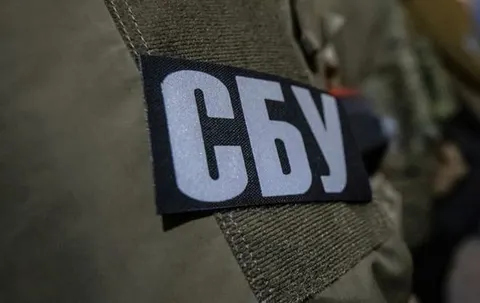 СБУ заочно повідомила про підозру наглядачу тюрми на Луганщині, який катував пол