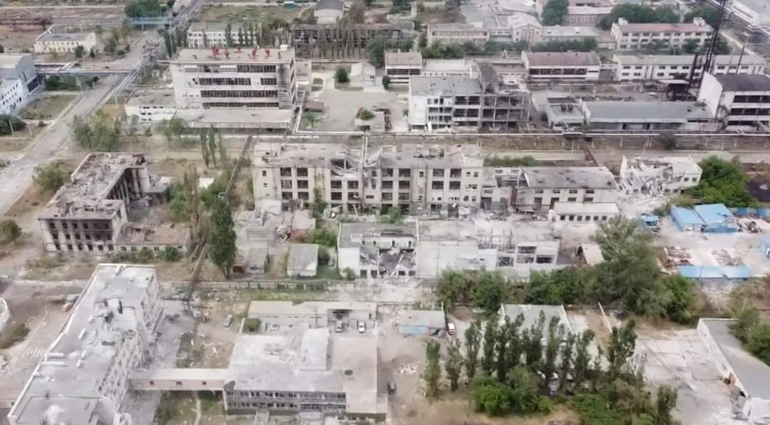 У Лисичанську окупанти «показово» відновлюють багатоповерхівку