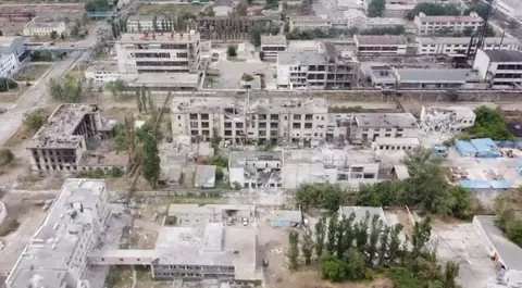 У Лисичанську окупанти «показово» відновлюють багатоповерхівку