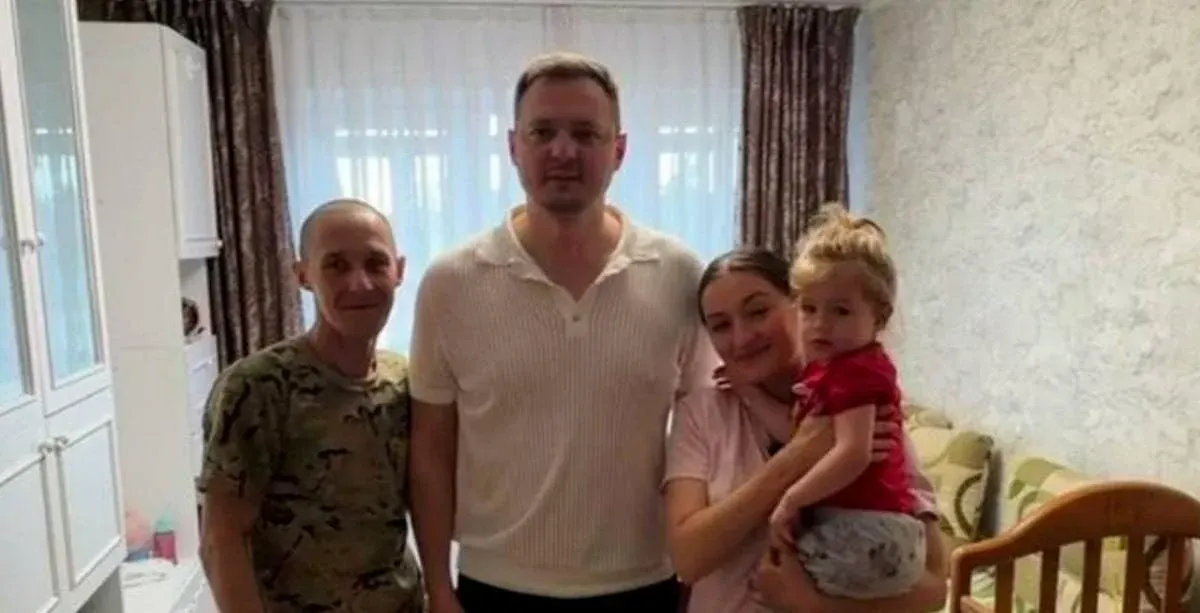 Родина з Лисичанська отримала власну квартиру після чотирьох років у 12-метровій кімнаті