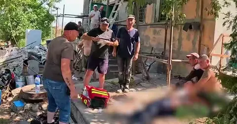 У Краматорську поліція допомагала пораненим після обстрілу