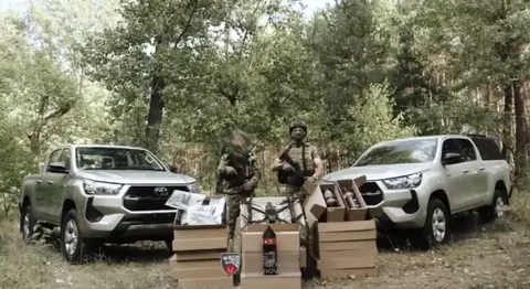 Луганщина передала бійцям ССО два пікапи та важкі дрони