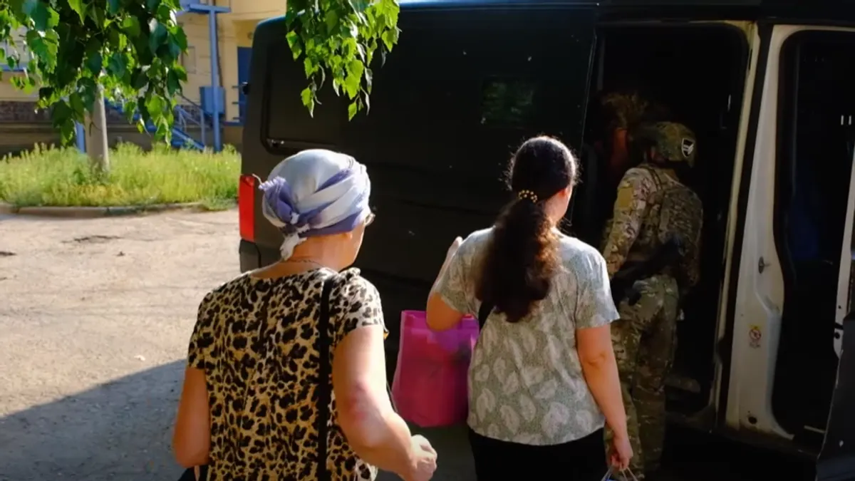 Ще 136 дітей вивезли з Донеччини: куди їдуть родини