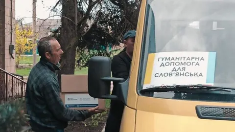 Жителям Миколаївки видають гуманітарну допомогу у Слов'янську