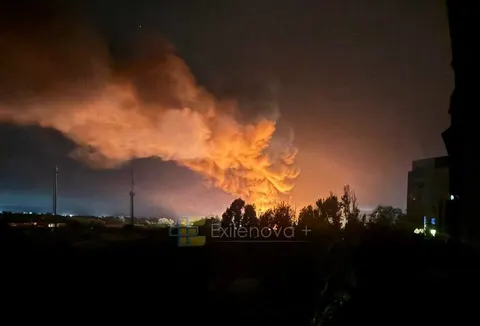 Вночі безпілотники атакували окупований Луганськ, виникла пожежа