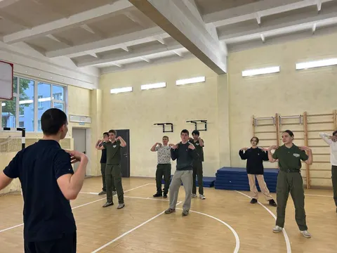 Окупанти в "лнр" знову переписали шкільну програму: дітей готують до в