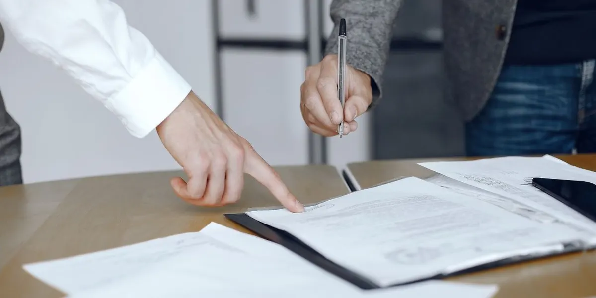 Нотаріусів на Луганщині бракує: люди стоять у чергах по пів року