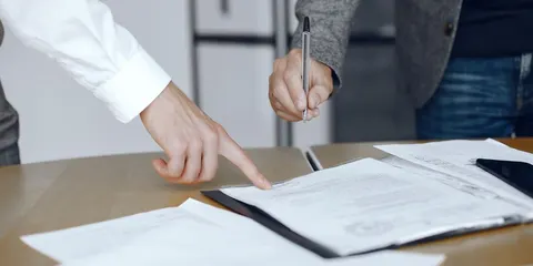 Нотаріусів на Луганщині бракує: люди стоять у чергах по пів року