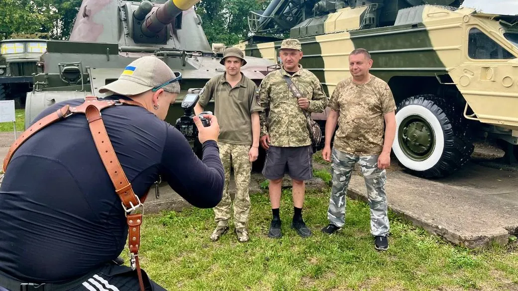 У Луцьку ветерани війни взяли участь у безплатній фотосесії до Дня Незалежності