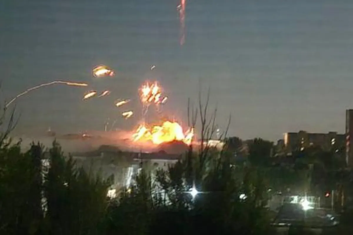 У Луганську вночі гриміли вибухи: пожежа та детонація боєприпасів