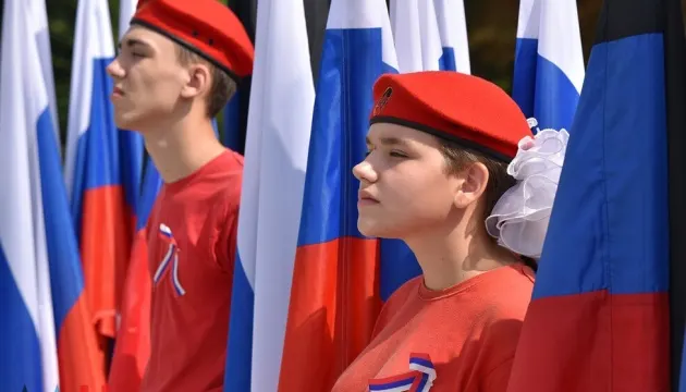 Окупанти везуть молодь з Луганщини на військові збори до Пензи