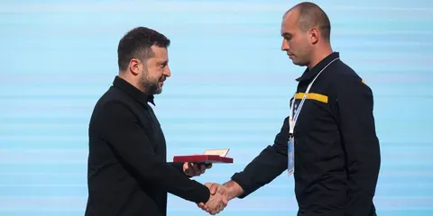 Рятувальник з Донеччини отримав орден «За заслуги» ІІІ ступеня з рук Зеленського