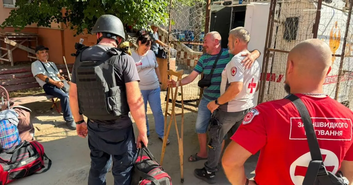 У Маяках на Донеччині роздали гумдопомогу та евакуювали двох чоловіків