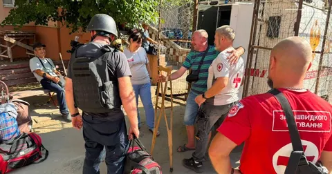 У Маяках на Донеччині роздали гумдопомогу та евакуювали двох чоловіків