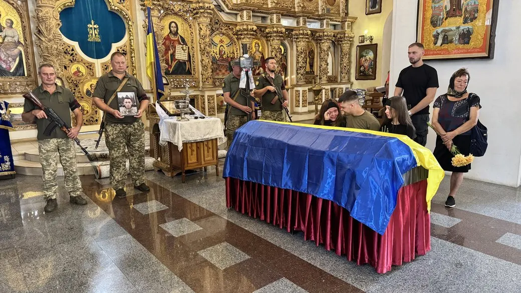 У Полтаві попрощалися з воїном Олександром Чесноковим, який загинув на Луганщині
