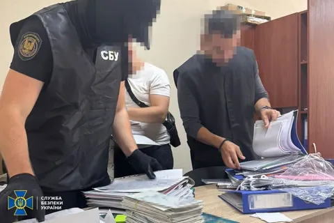 СБУ затримала керівників департаменту Луганської ОВА: «відкати» надсилали поштою