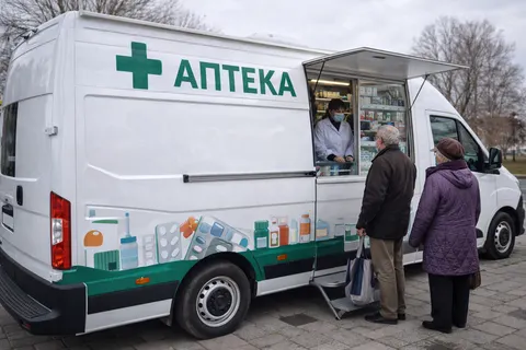 На Луганщині ліки продають просто з машин: аптеки не відновлюють