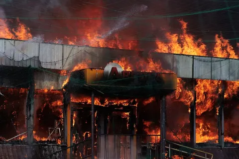 Нацгвардійці загасили пожежу після удару по крамниці у Слов'янську