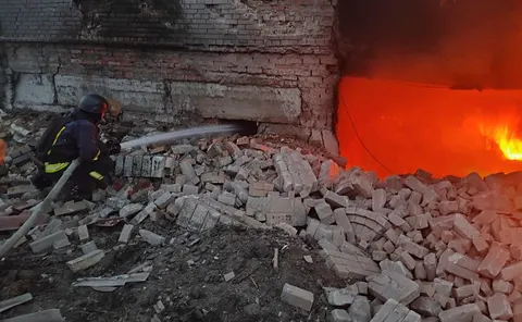 У Краматорську гасили пожежу в багатоповерхівці, у Слов'янську рятувальники зупи