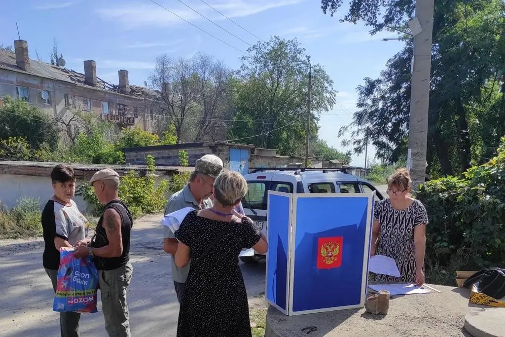 На окупованій Луганщині відзвітували про понад 20% «явки» на достроковому голосуванні