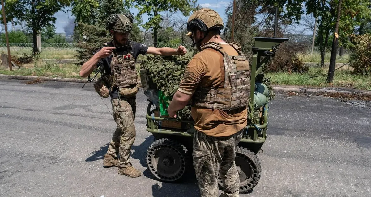 У Дружківці військові полагодили наземного робота, який губив вантаж