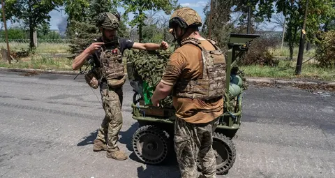 У Дружківці військові полагодили наземного робота, який губив вантаж