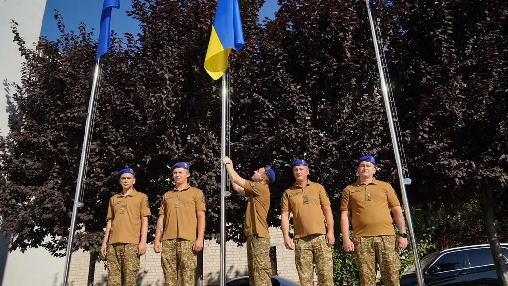 У релокованих громадах Луганщини підняли прапор до Дня Державного Прапора