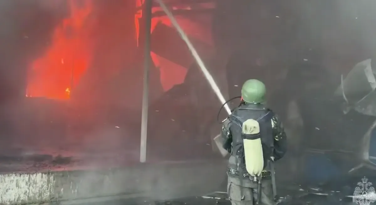 У Луганську після удару БПЛА горіли кондитерський цех і СТО
