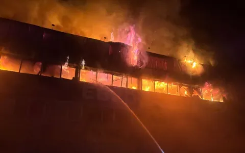 У Краматорську після авіаудару пошкоджено 37 будинків, у Слов'янську горів ТЦ