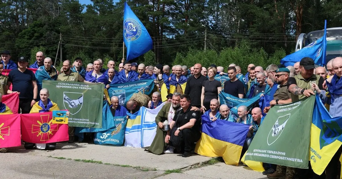 «Софійко, це тато»: 103 українські захисники повернулися з російського полону