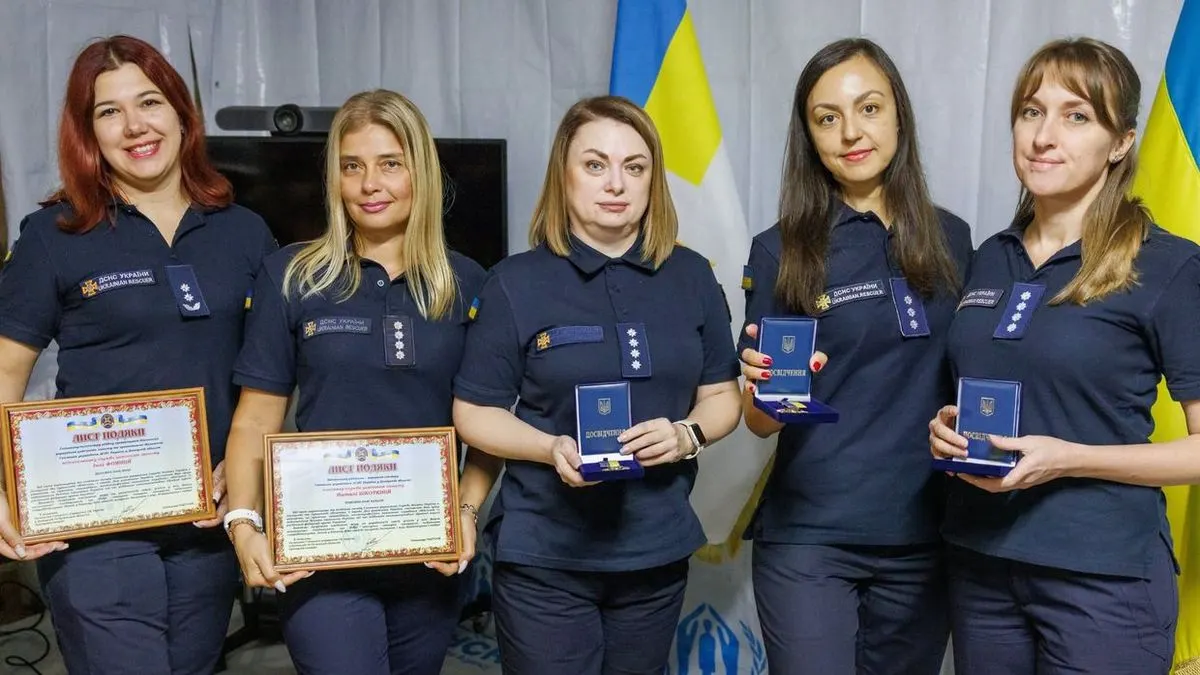 61 рятувальника Донеччини відзначили державними та відомчими нагородами