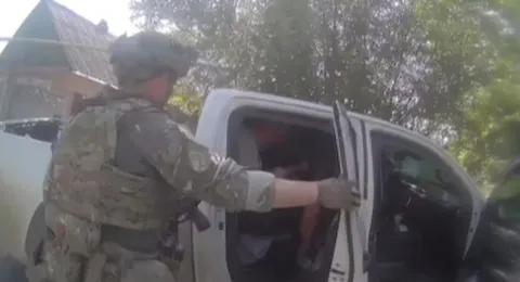 Із Слов'янська патрульні вивезли матір із дітьми та передали волонтерам