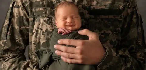 Сіверськодонецька МВА: родинам військових виплатять допомогу при народженні дити