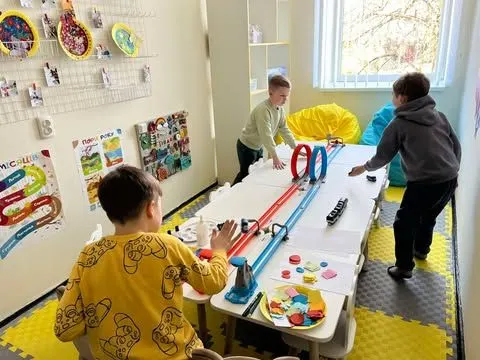 Дитячі простори «Твій»: де шукати підтримку дітям ВПО у 6 областях