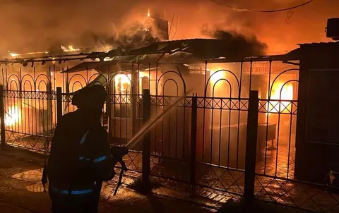 У Слов’янську після обстрілу загасили пожежі на ринку та у дворах