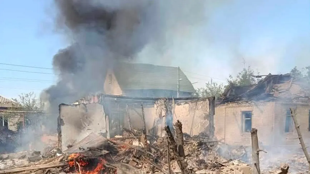 Словʼянськ: ворог бив по автівках і спорудах, є поранений