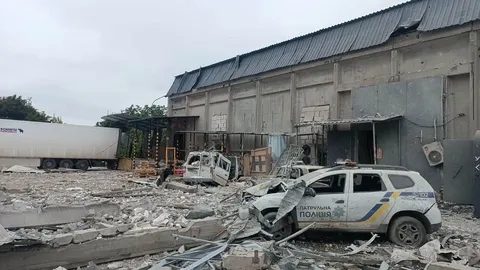 Удар по Слов'янську: пошкоджено відділення "Нової пошти", зруйновано ресторан, є поранені