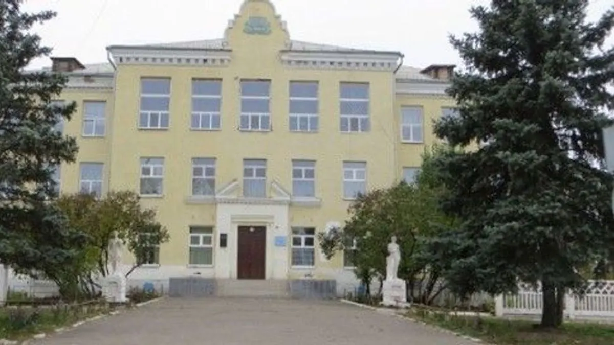 Щастинський ліцей №1 знову працює: навчання ведуть онлайн у двох форматах