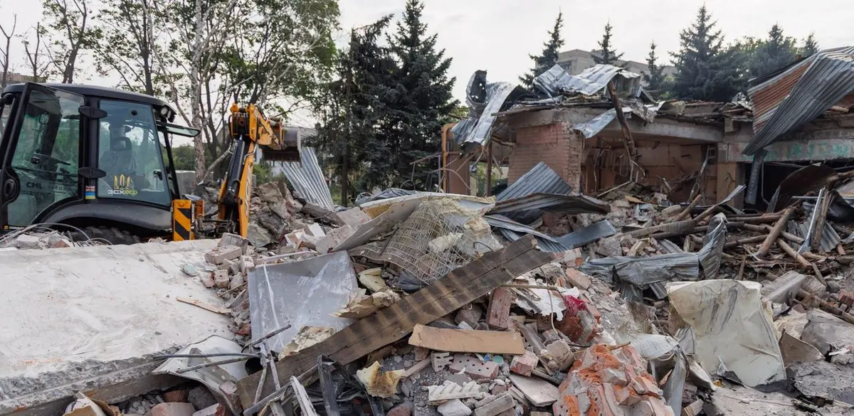 У Краматорську з-під завалів дістали тіло загиблого після авіаудару РФ